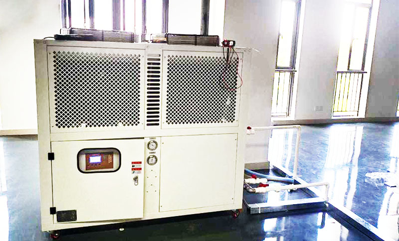 模具、吹塑、行業(yè)冷卻用箱體式冷水機