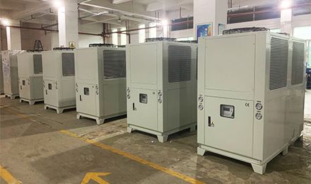 不會(huì)選冷水機(jī)設(shè)備？可以到玖一瞧瞧