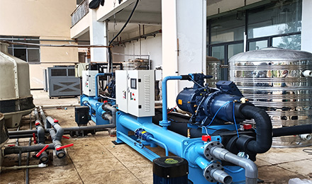 引起冷水機水泵過載的原因是什么？